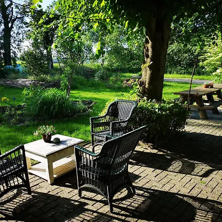 Modern Cozy Asian Style Bedroom With Kingsize Bath Panzió