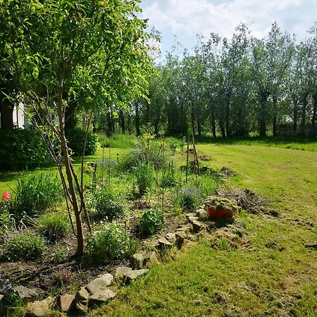 Modern Cozy Asian Style Bedroom With Kingsize Bath Panzió