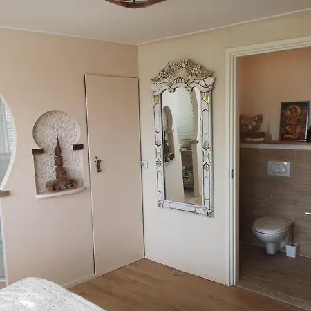 לינה וארוחת בוקר Modern Cozy Asian Style Bedroom With Kingsize Bath 3*
