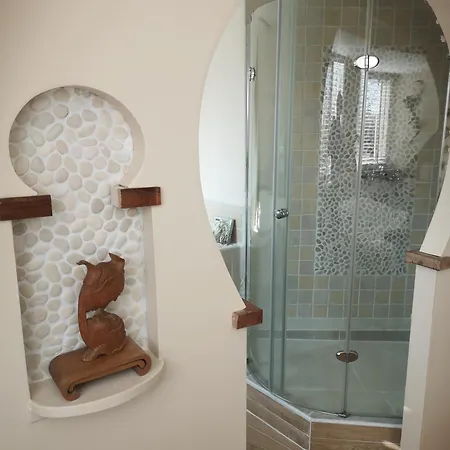 Modern Cozy Asian Style Bedroom With Kingsize Bath Alojamento de Acomodação e Pequeno-almoço