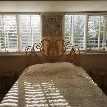 Modern Cozy Asian Style Bedroom With Kingsize Bath לינה וארוחת בוקר 3*